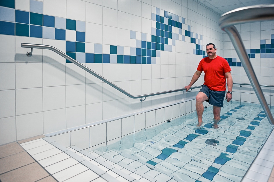 Patient beim Wassertreten
