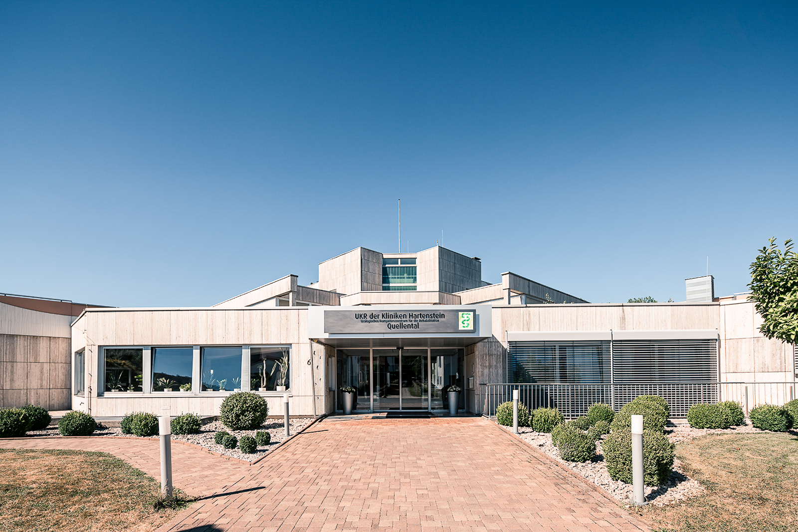 Eingang UKR Klinik Quellental